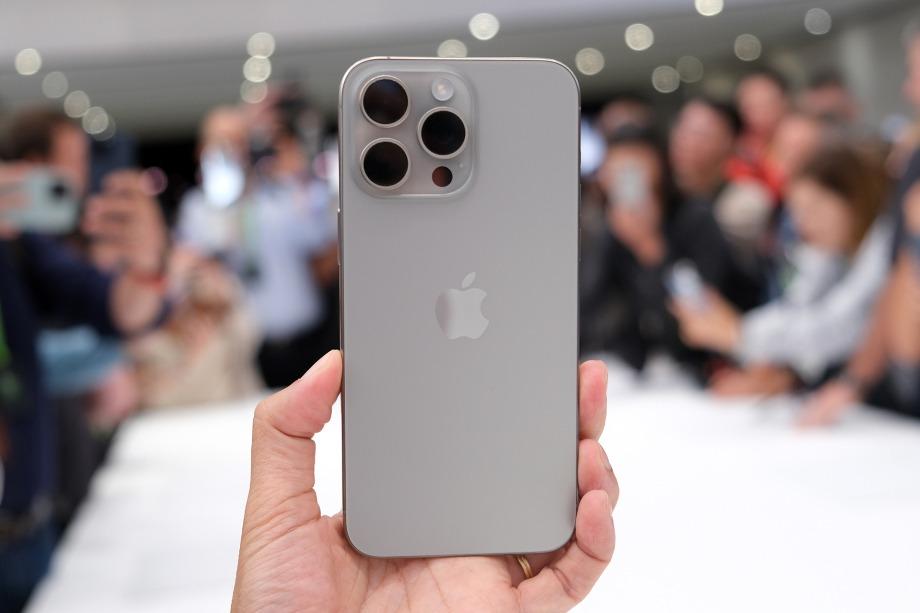 mặt lưng iphone 15 pro max