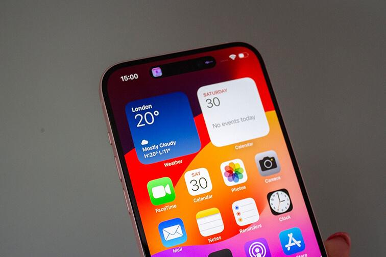 kiểm tra m&agrave;n h&igrave;nh iphone 15 plus cũ