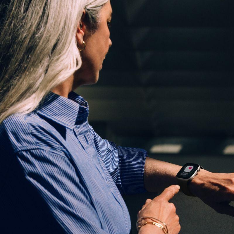 Apple Watch Series 11 46mm GPS Viền Nhôm Dây Cao Su Chính Hãng Apple Việt Nam
