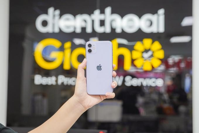 kiểm tra ngoại hình iPhone 11 64GB Likenew